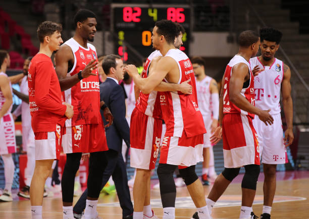 自然也不甘 自然也不甘